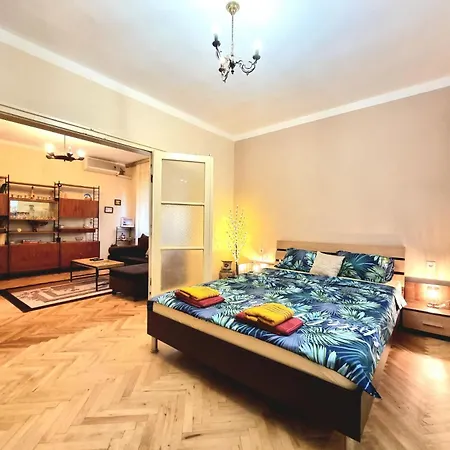 Апартамент Super Center-huge 2 Bedrooms Бургас