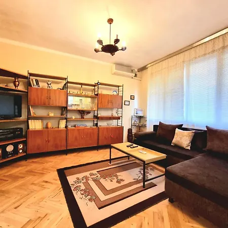 Super Center-huge 2 Bedrooms بورغاس