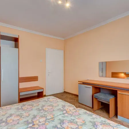 Super Center-huge 2 Bedrooms Апартамент