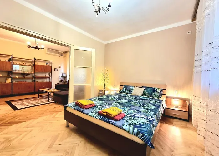 Super Center-huge 2 Bedrooms Апартамент Бургас