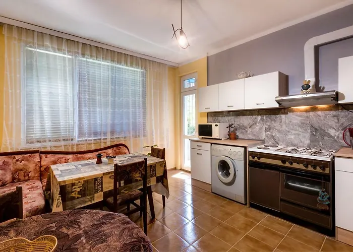 Super Center-huge 2 Bedrooms Апартамент