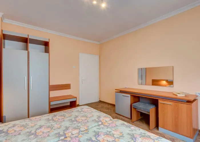 Super Center-huge 2 Bedrooms Апартамент